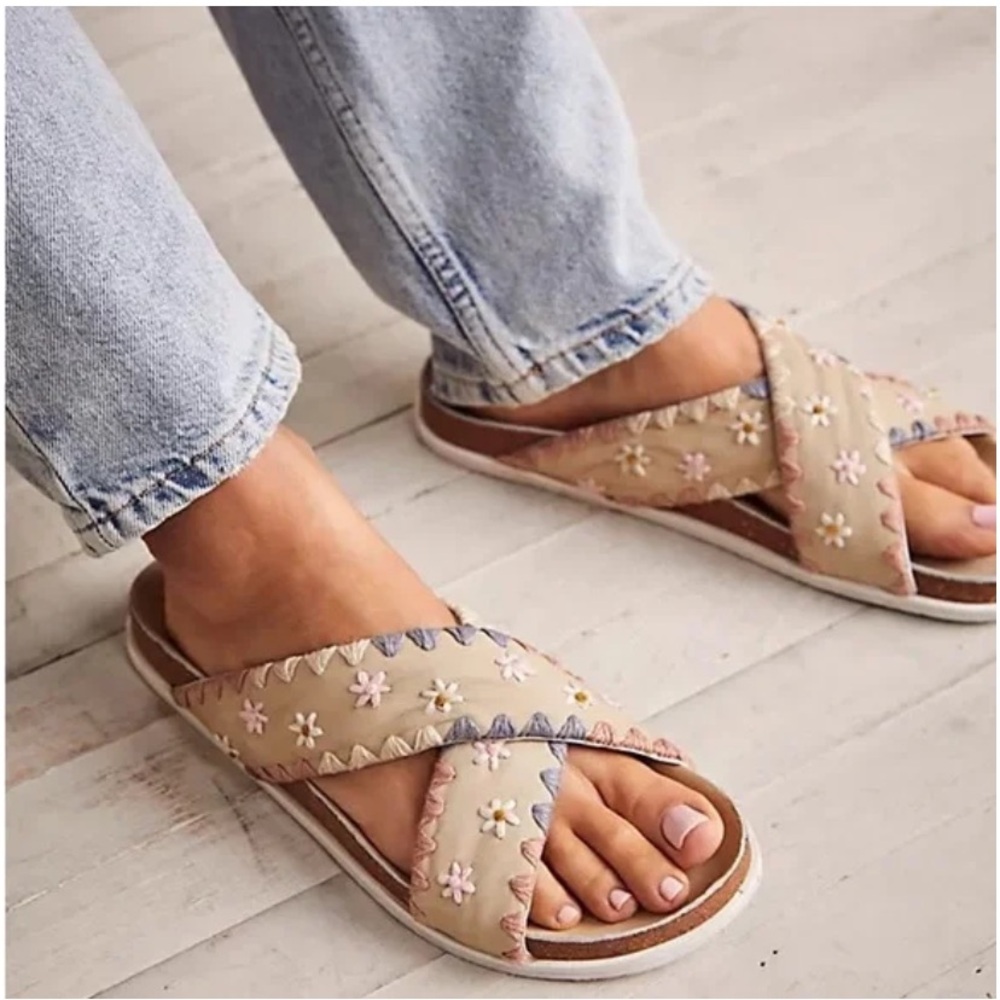 FREE PEOPLE Washed Natural Wildflower Embroidered crossband Sandals sz E… - Picture 3 of 12